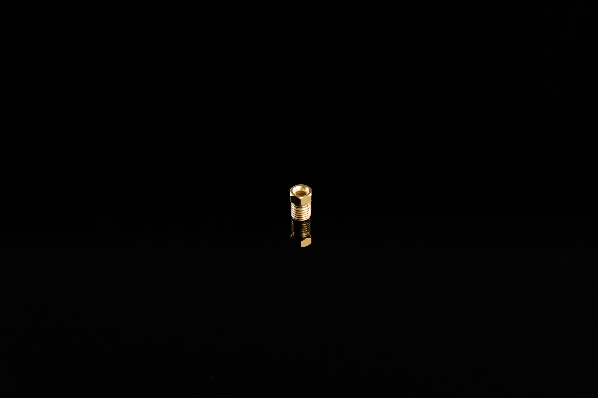 Hex compression fitting